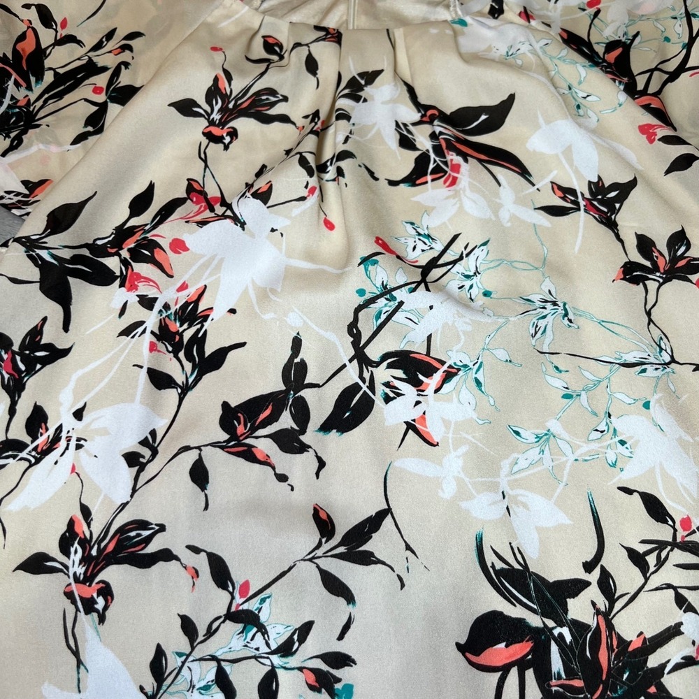 Liz Claiborne  Womens Size Large Floral Pleated Blouse Beige Short Sleeve Work - Picture 12 of 12